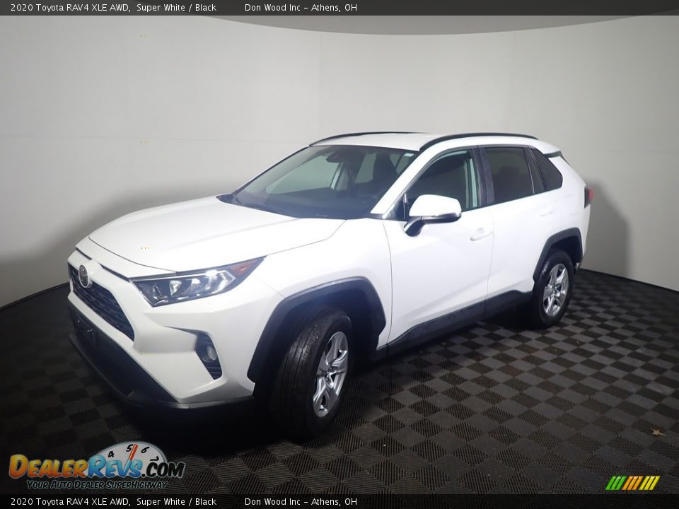 2020 Toyota RAV4 XLE AWD Super White / Black Photo #11