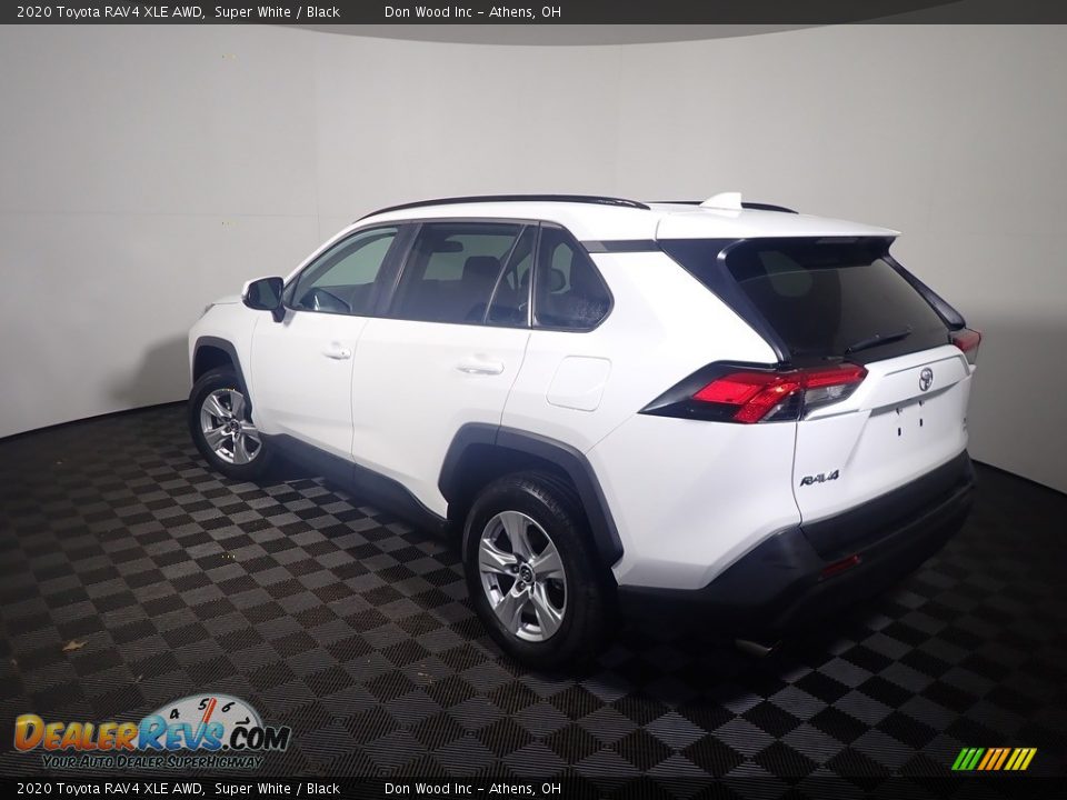 2020 Toyota RAV4 XLE AWD Super White / Black Photo #14