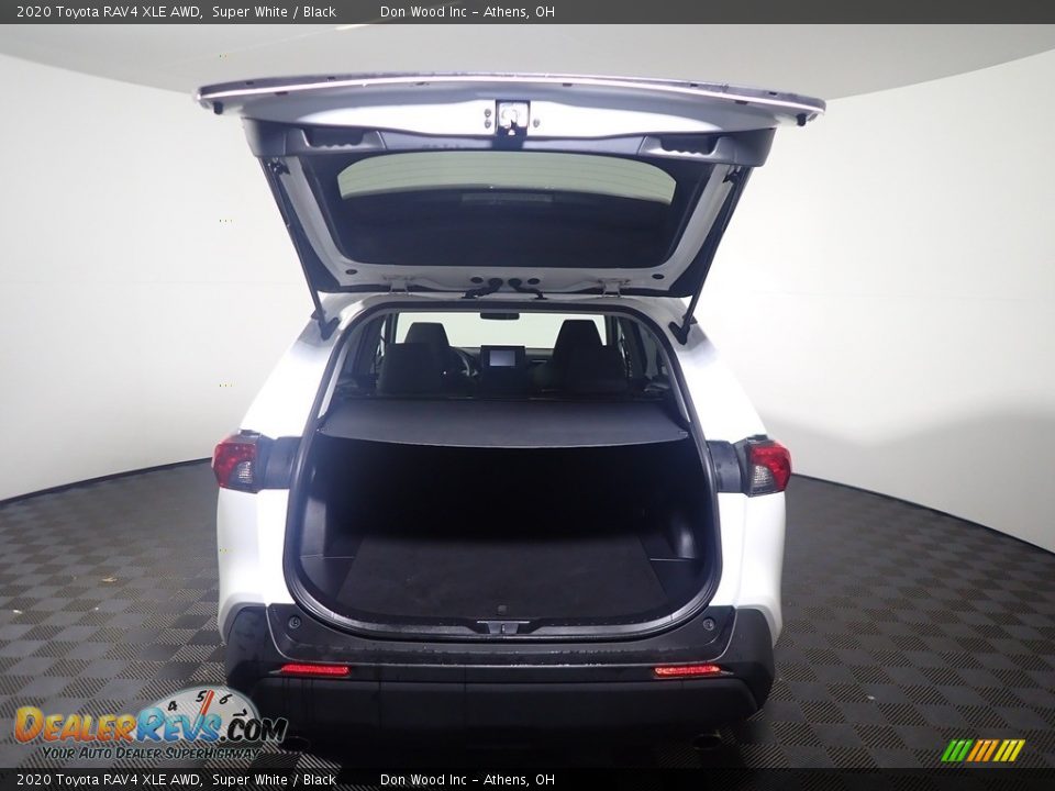 2020 Toyota RAV4 XLE AWD Super White / Black Photo #16