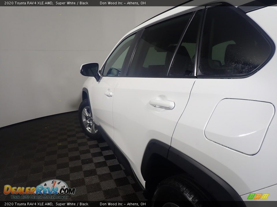2020 Toyota RAV4 XLE AWD Super White / Black Photo #20