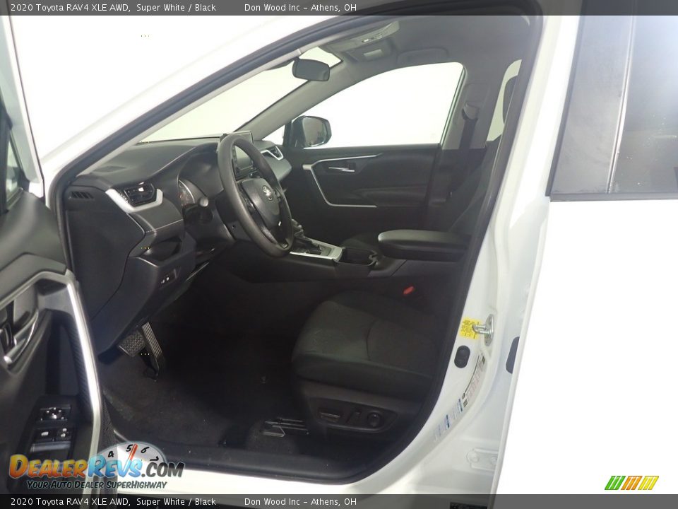 2020 Toyota RAV4 XLE AWD Super White / Black Photo #24
