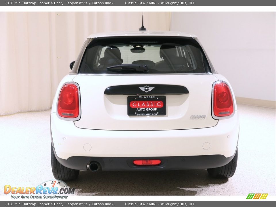 2018 Mini Hardtop Cooper 4 Door Pepper White / Carbon Black Photo #17