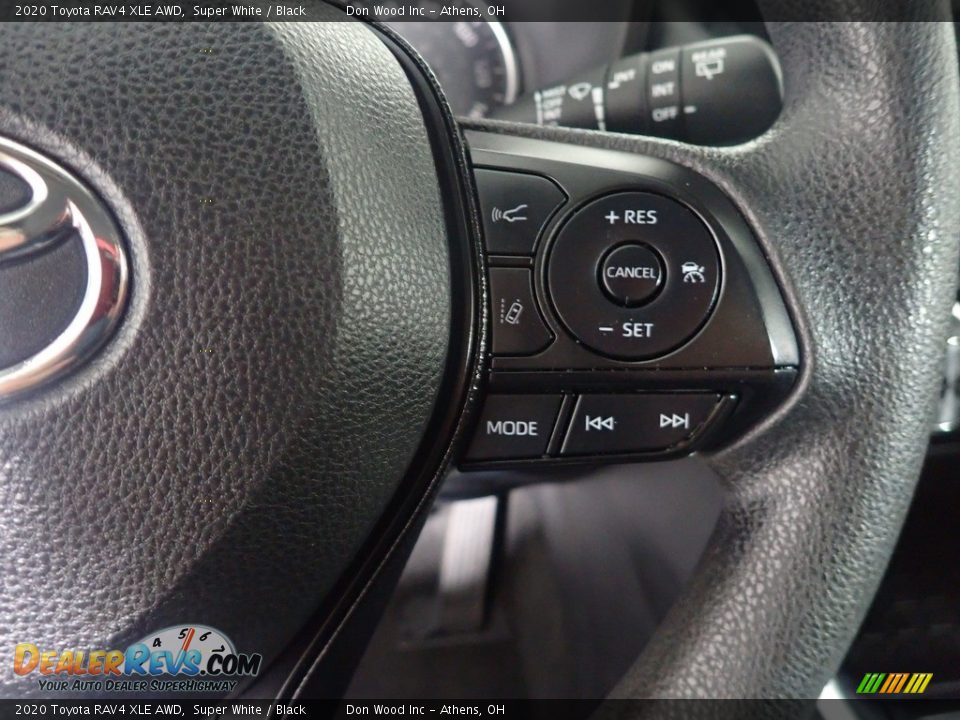 2020 Toyota RAV4 XLE AWD Super White / Black Photo #32