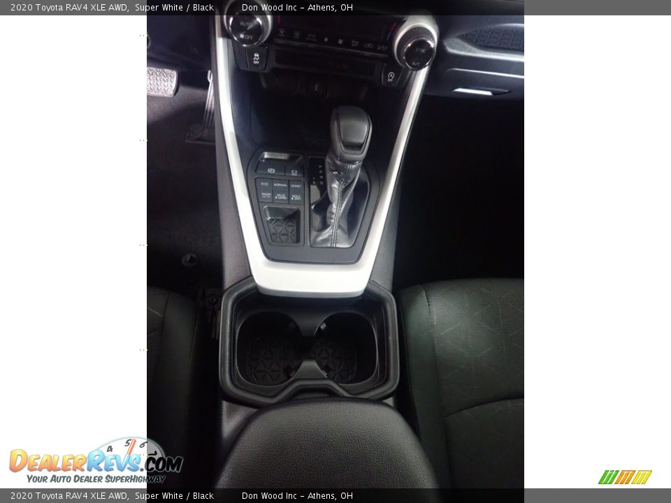 2020 Toyota RAV4 XLE AWD Super White / Black Photo #34
