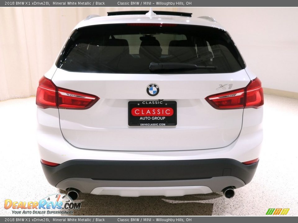 2018 BMW X1 xDrive28i Mineral White Metallic / Black Photo #33