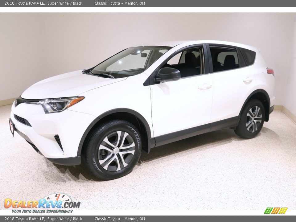 2018 Toyota RAV4 LE Super White / Black Photo #3