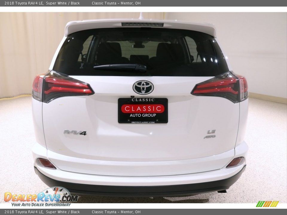2018 Toyota RAV4 LE Super White / Black Photo #20