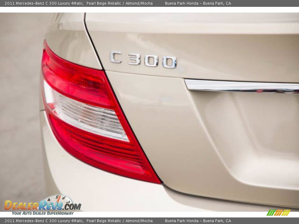 2011 Mercedes-Benz C 300 Luxury 4Matic Pearl Beige Metallic / Almond/Mocha Photo #10