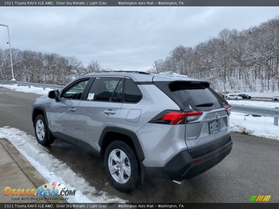 2021 Toyota RAV4 XLE AWD Silver Sky Metallic / Light Gray Photo #2