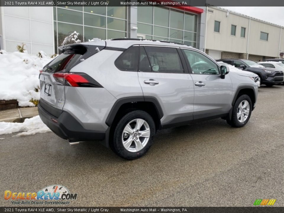 2021 Toyota RAV4 XLE AWD Silver Sky Metallic / Light Gray Photo #14