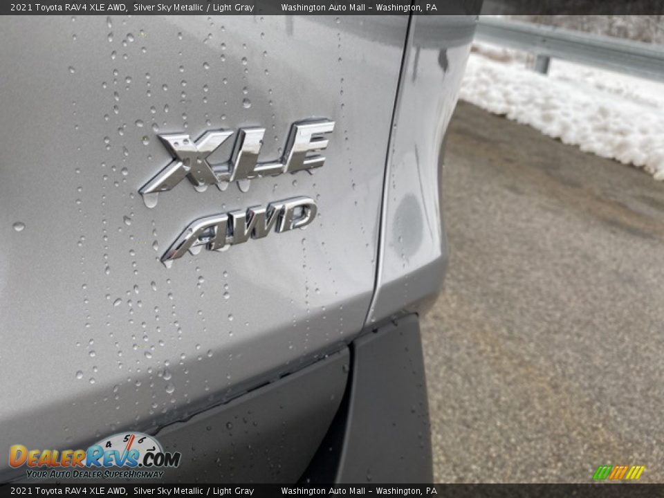 2021 Toyota RAV4 XLE AWD Silver Sky Metallic / Light Gray Photo #22