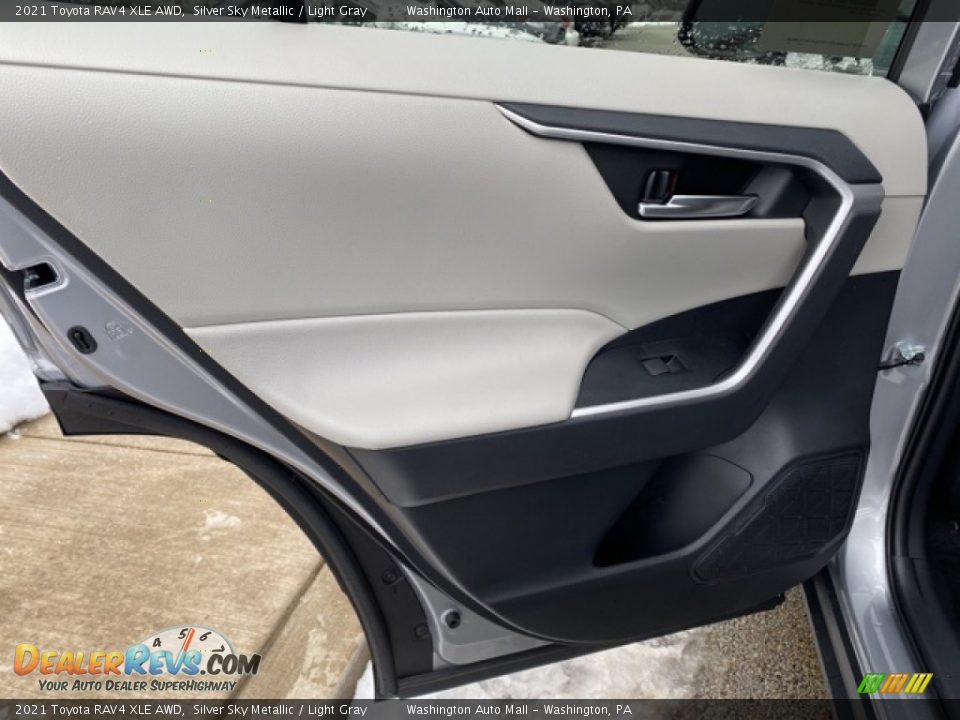 2021 Toyota RAV4 XLE AWD Silver Sky Metallic / Light Gray Photo #26
