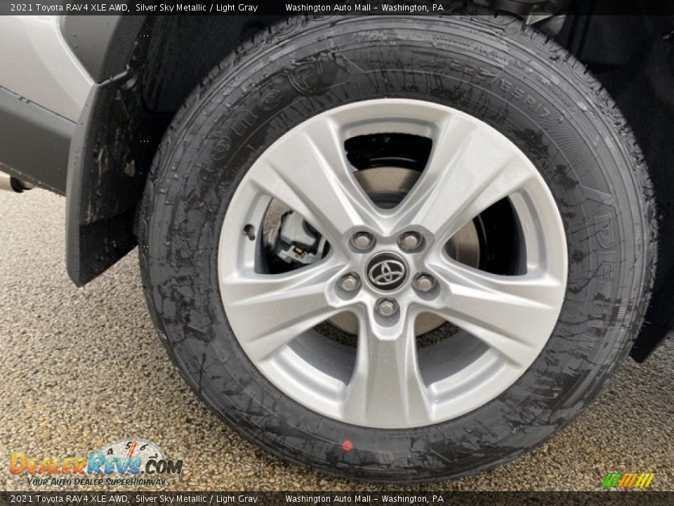 2021 Toyota RAV4 XLE AWD Silver Sky Metallic / Light Gray Photo #31
