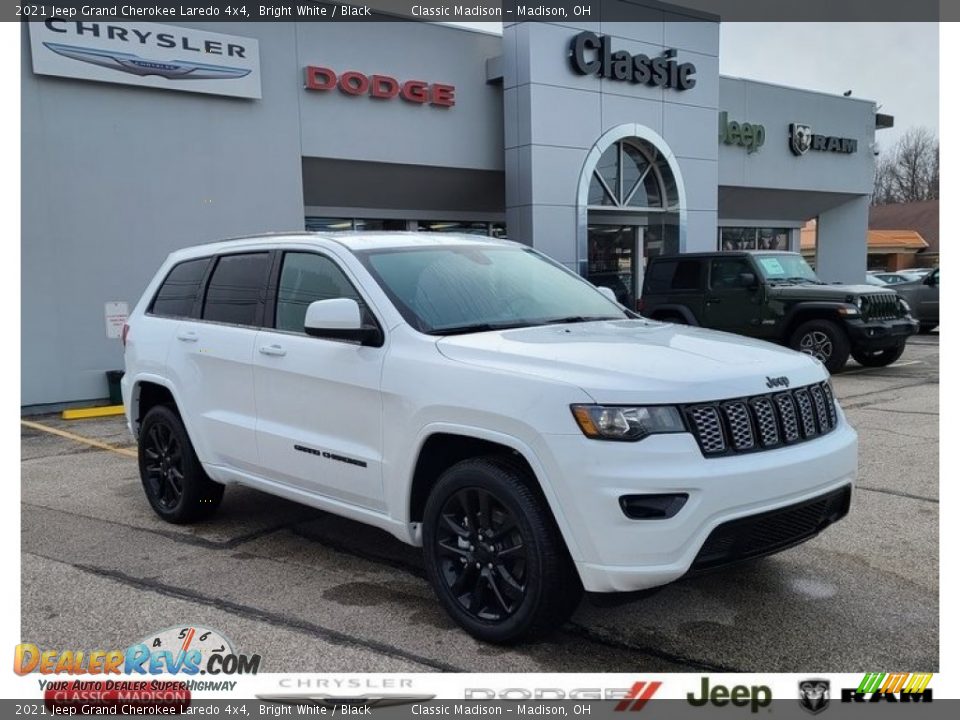 2021 Jeep Grand Cherokee Laredo 4x4 Bright White / Black Photo #1