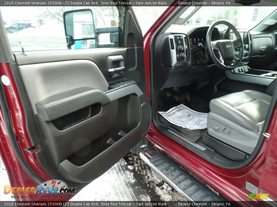 Door Panel of 2016 Chevrolet Silverado 2500HD LTZ Double Cab 4x4 Photo #19