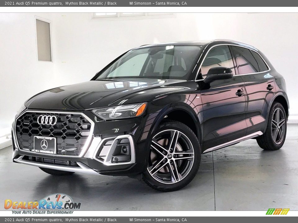 Front 3/4 View of 2021 Audi Q5 Premium quattro Photo #12