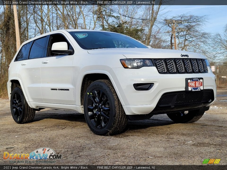 2021 Jeep Grand Cherokee Laredo 4x4 Bright White / Black Photo #1