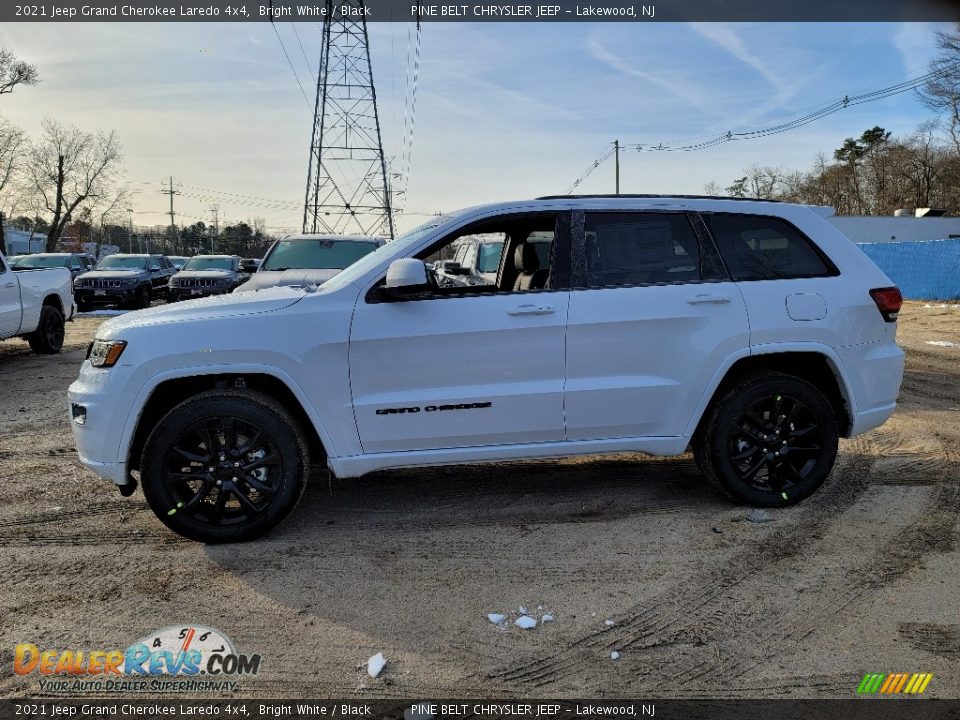 2021 Jeep Grand Cherokee Laredo 4x4 Bright White / Black Photo #4