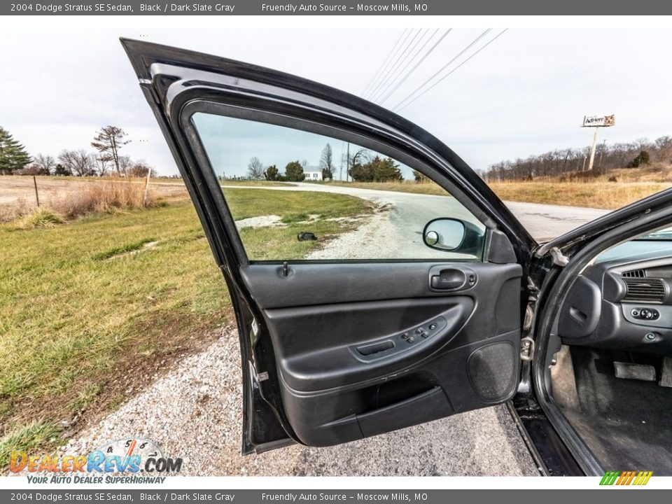 2004 Dodge Stratus SE Sedan Black / Dark Slate Gray Photo #20