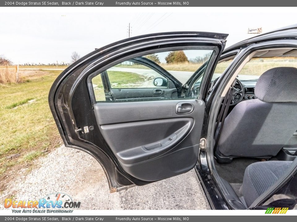 2004 Dodge Stratus SE Sedan Black / Dark Slate Gray Photo #21