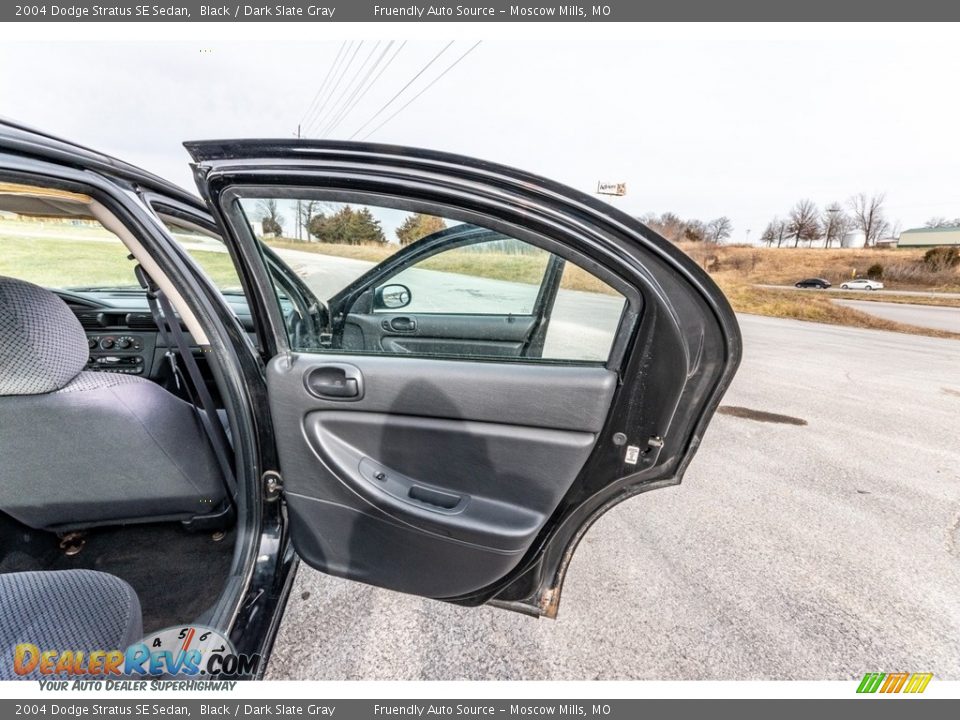 2004 Dodge Stratus SE Sedan Black / Dark Slate Gray Photo #25