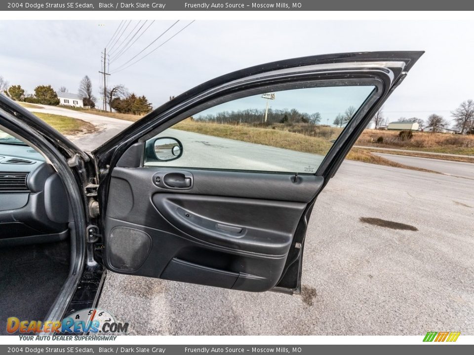 2004 Dodge Stratus SE Sedan Black / Dark Slate Gray Photo #26