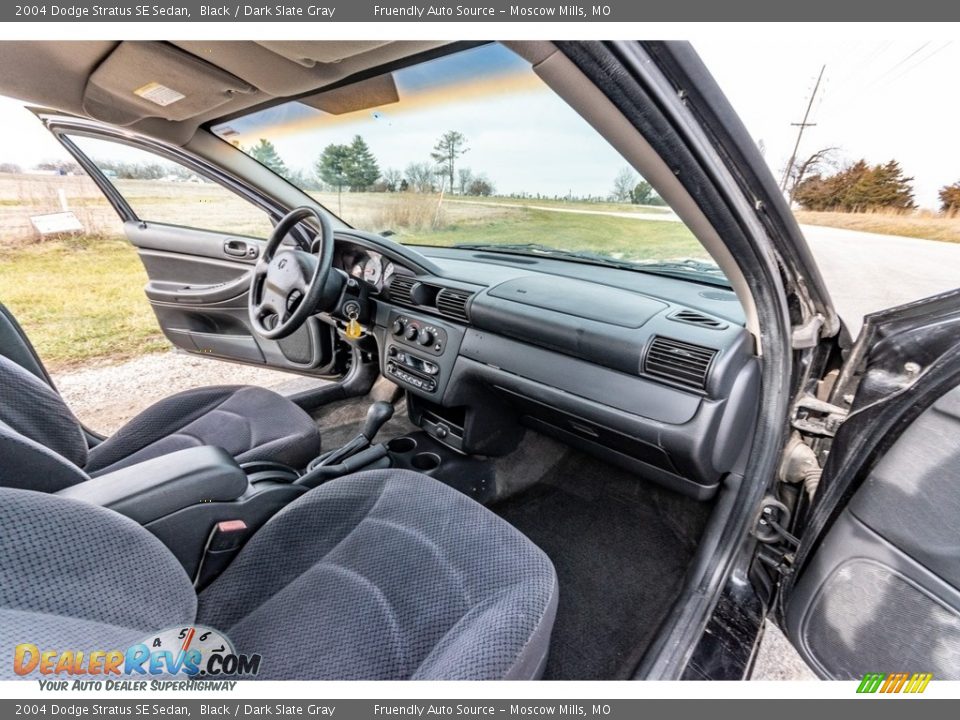 2004 Dodge Stratus SE Sedan Black / Dark Slate Gray Photo #27