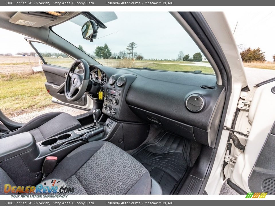 2008 Pontiac G6 V6 Sedan Ivory White / Ebony Black Photo #27