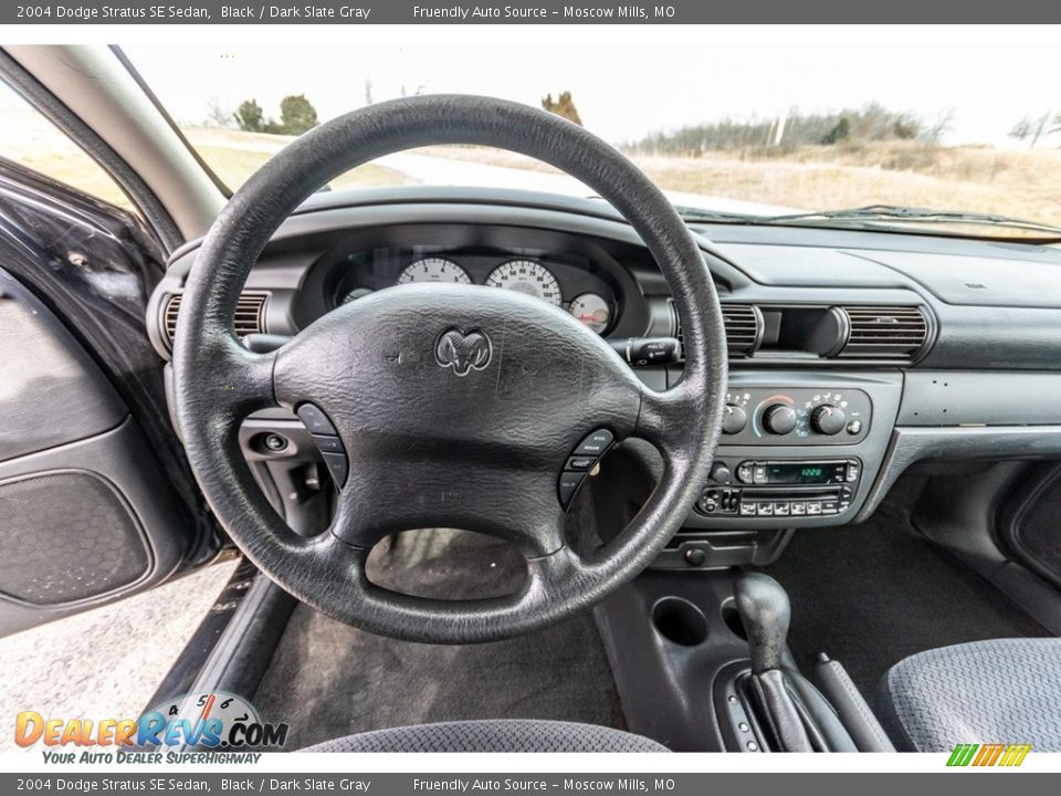 2004 Dodge Stratus SE Sedan Black / Dark Slate Gray Photo #32