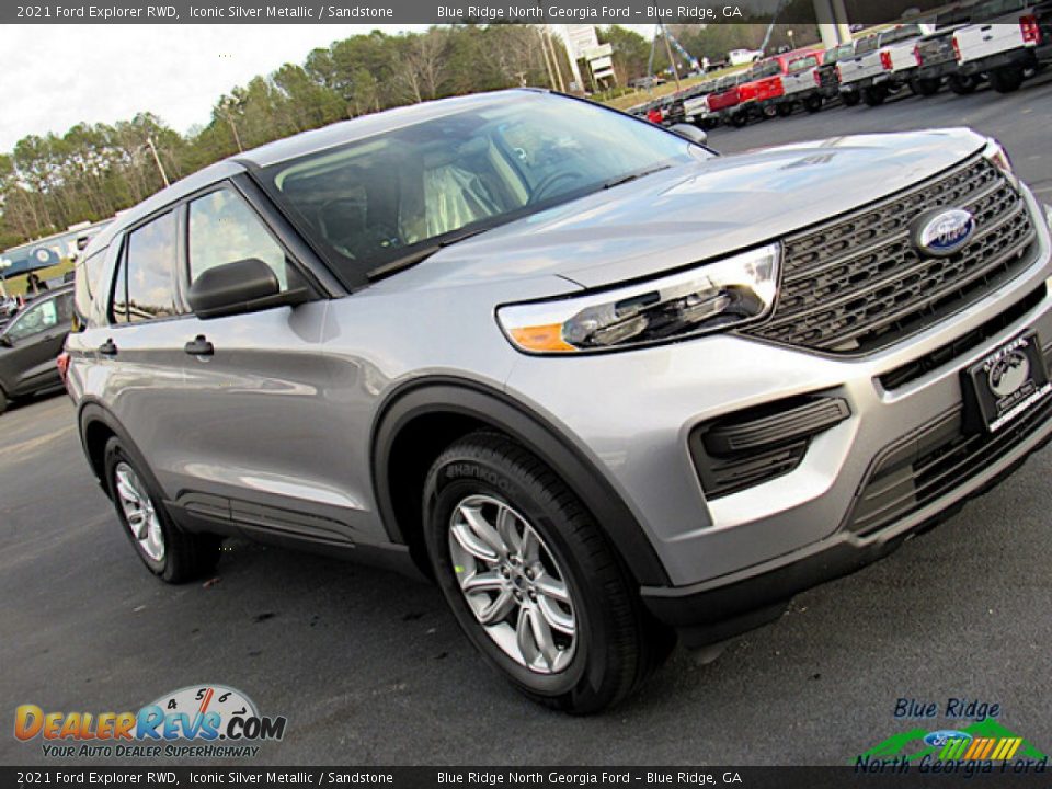 2021 Ford Explorer RWD Iconic Silver Metallic / Sandstone Photo #28