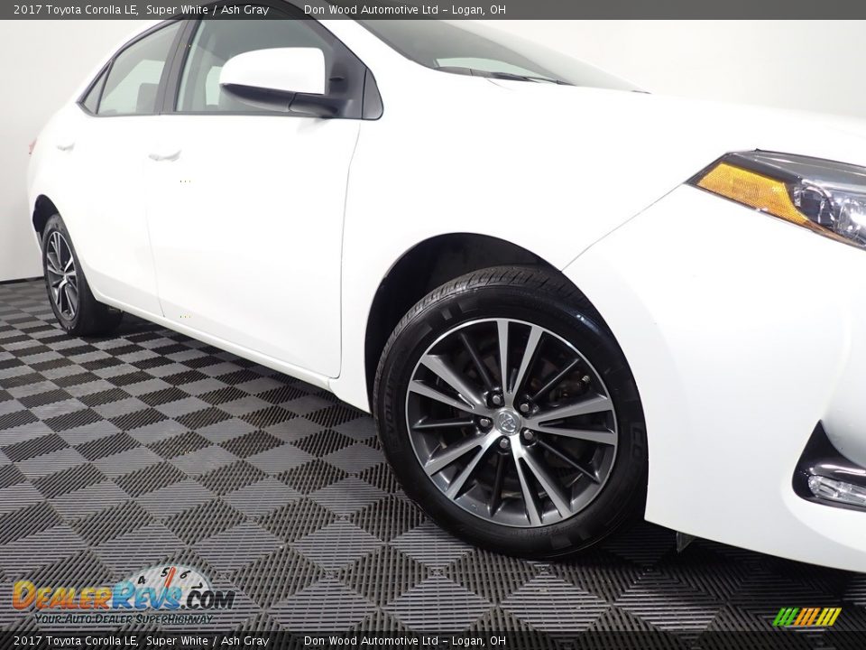 2017 Toyota Corolla LE Super White / Ash Gray Photo #3