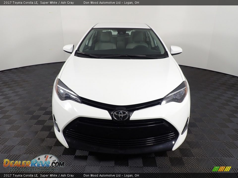 2017 Toyota Corolla LE Super White / Ash Gray Photo #4