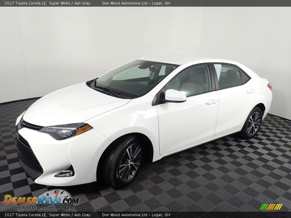 2017 Toyota Corolla LE Super White / Ash Gray Photo #7