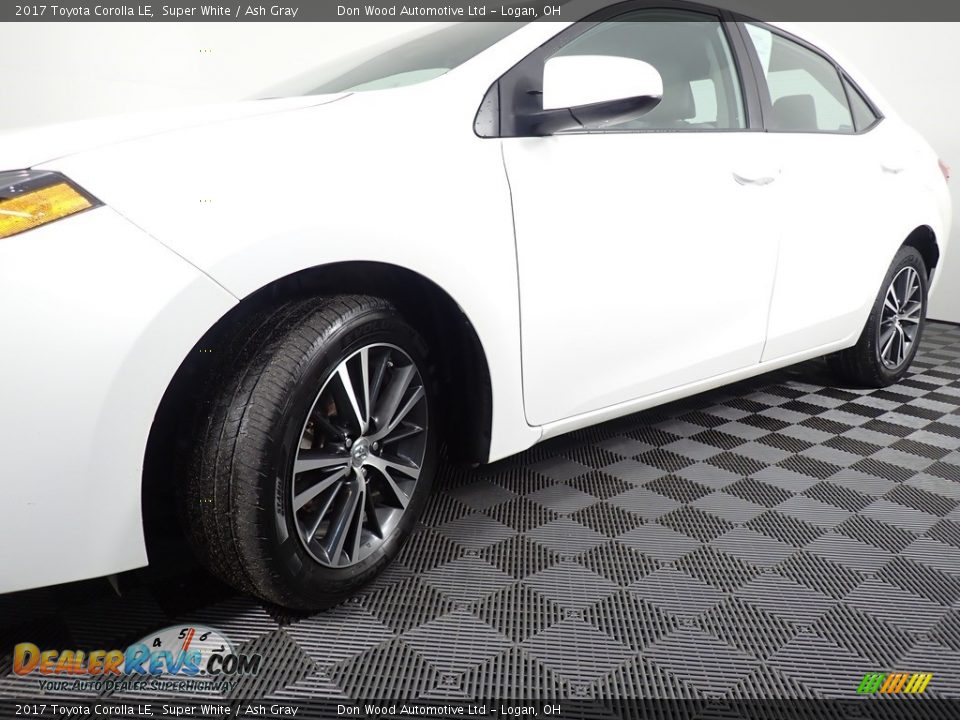 2017 Toyota Corolla LE Super White / Ash Gray Photo #8