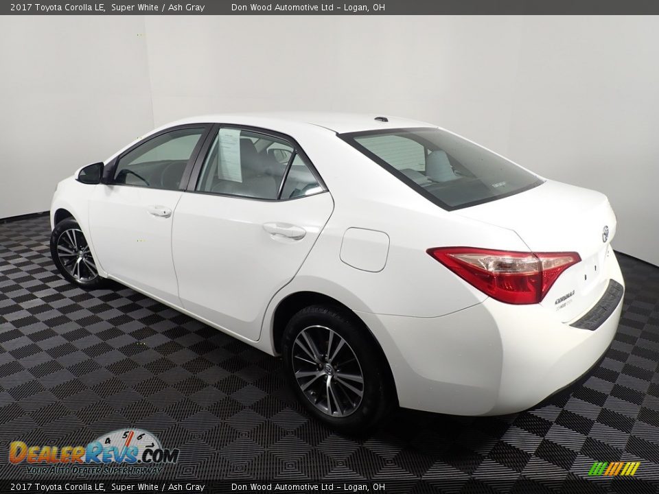2017 Toyota Corolla LE Super White / Ash Gray Photo #9