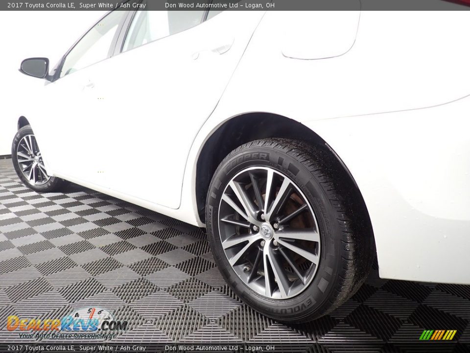 2017 Toyota Corolla LE Super White / Ash Gray Photo #10