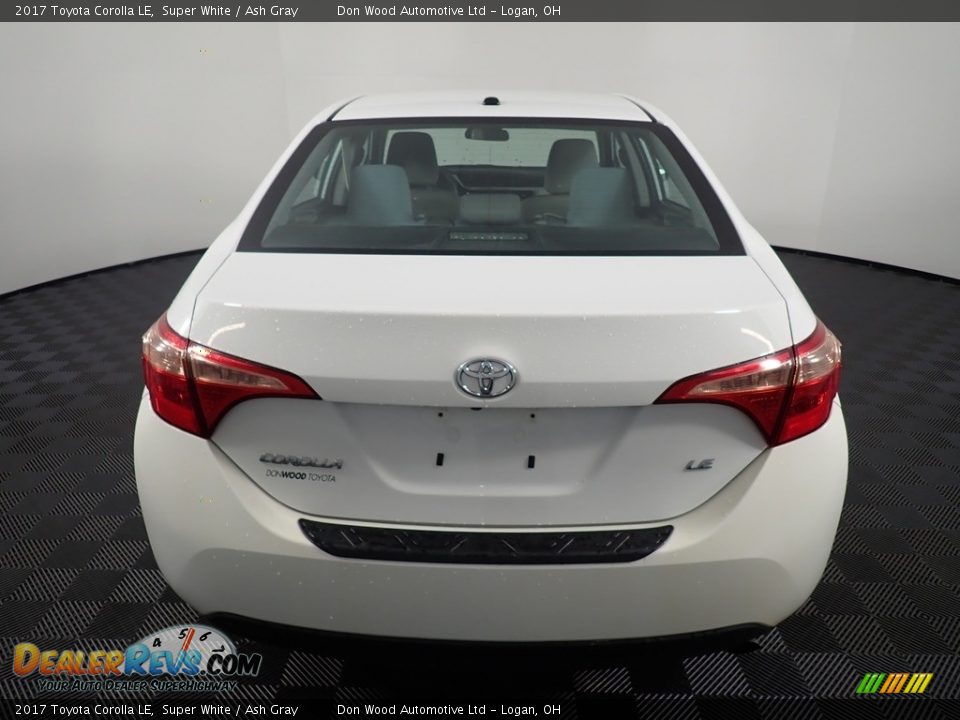 2017 Toyota Corolla LE Super White / Ash Gray Photo #12