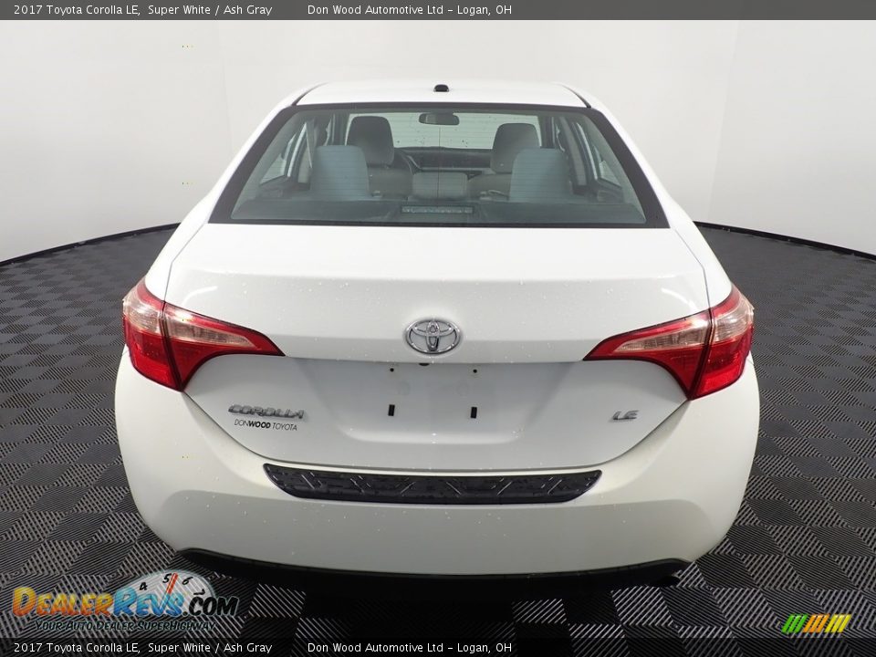 2017 Toyota Corolla LE Super White / Ash Gray Photo #13