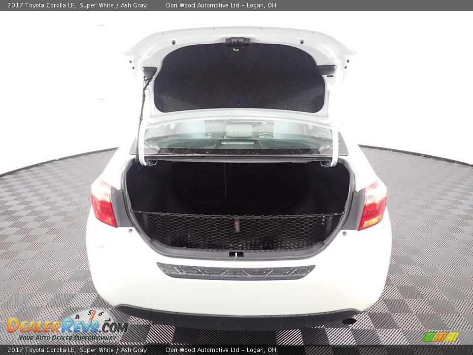2017 Toyota Corolla LE Super White / Ash Gray Photo #14