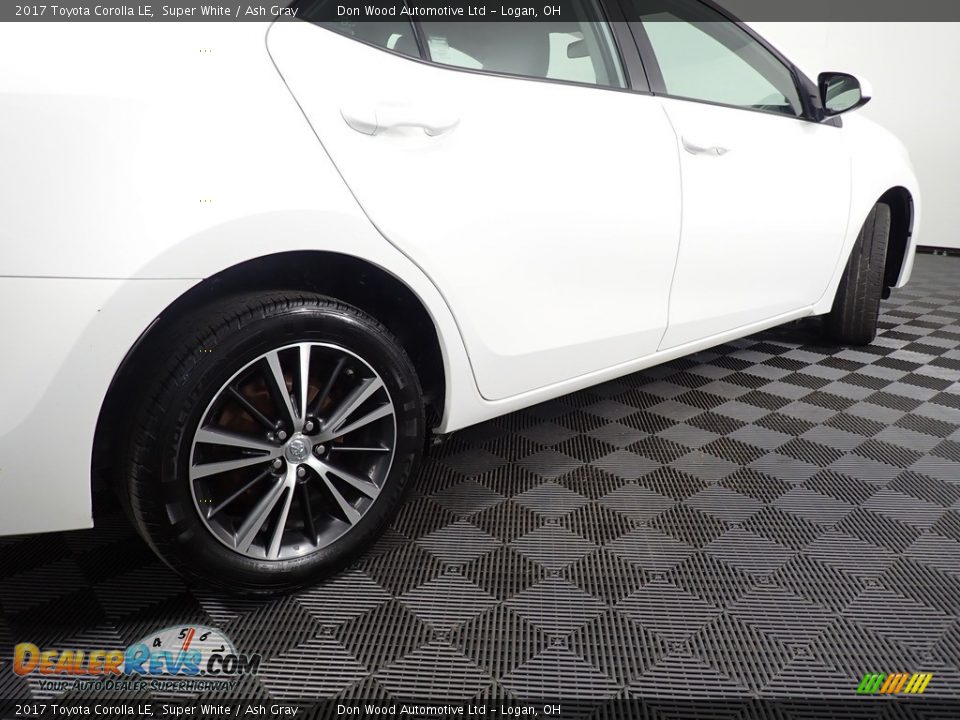 2017 Toyota Corolla LE Super White / Ash Gray Photo #17