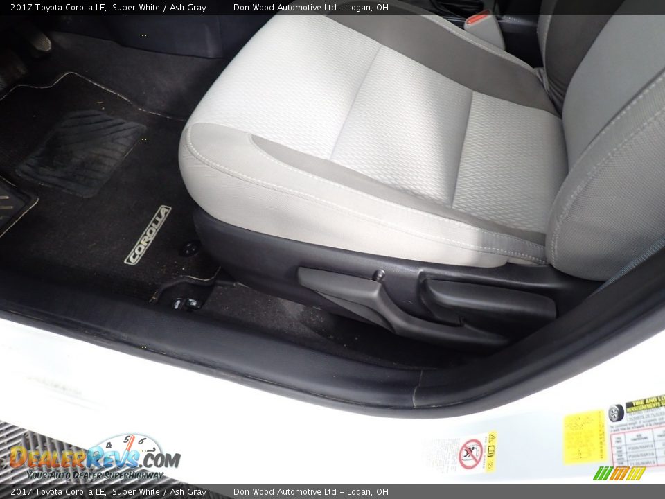 2017 Toyota Corolla LE Super White / Ash Gray Photo #19