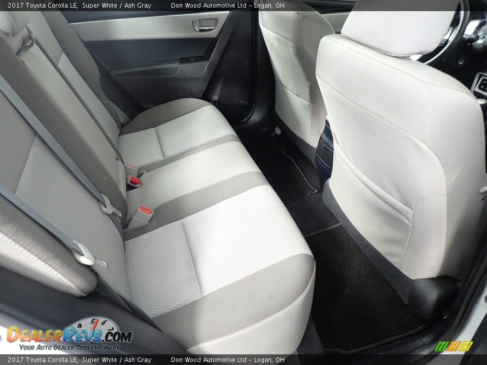2017 Toyota Corolla LE Super White / Ash Gray Photo #24
