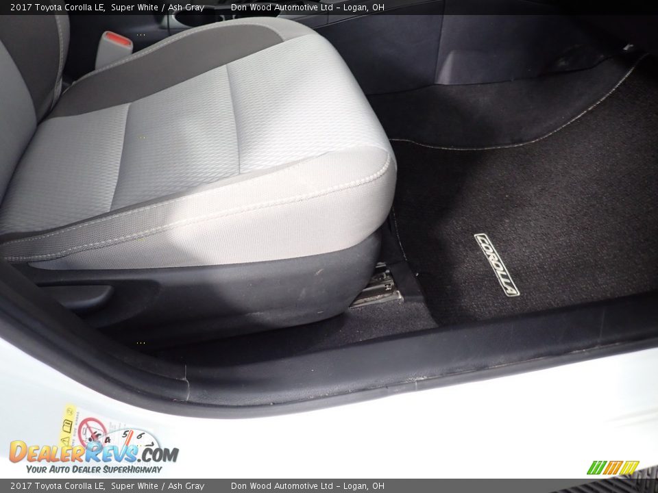 2017 Toyota Corolla LE Super White / Ash Gray Photo #26