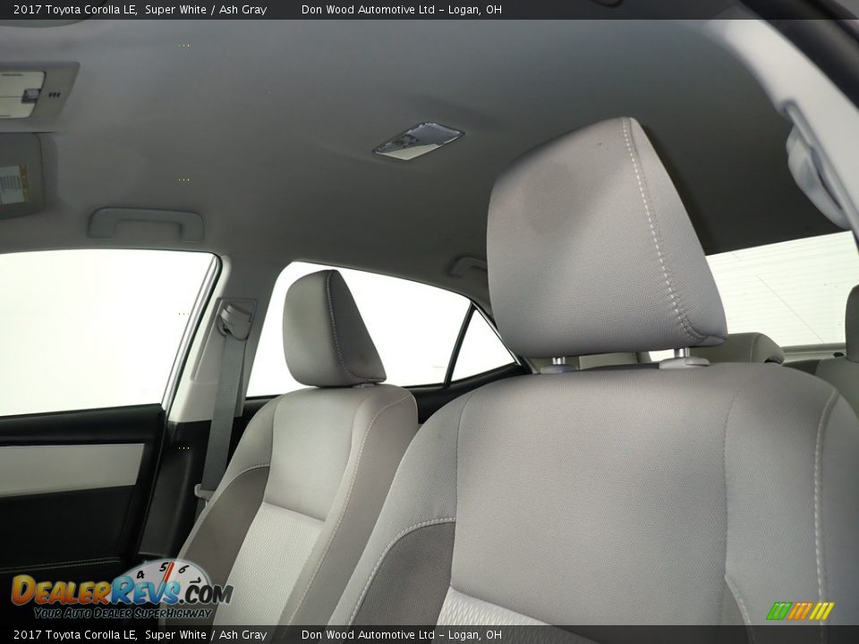 2017 Toyota Corolla LE Super White / Ash Gray Photo #32