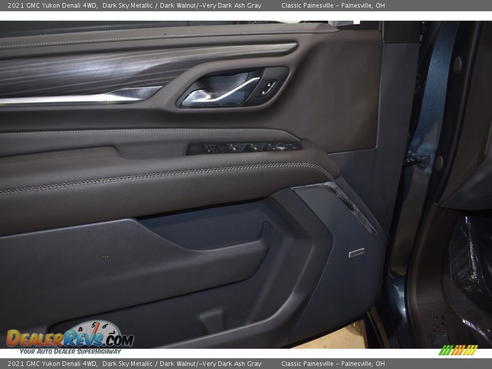 2021 GMC Yukon Denali 4WD Dark Sky Metallic / Dark Walnut/­Very Dark Ash Gray Photo #10