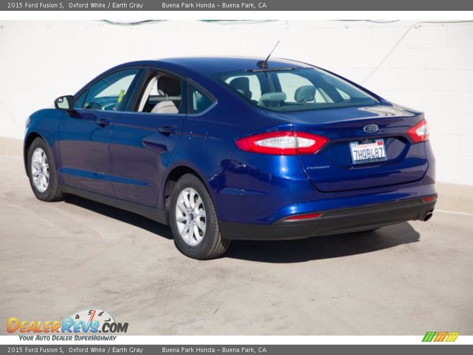 2015 Ford Fusion S Oxford White / Earth Gray Photo #2