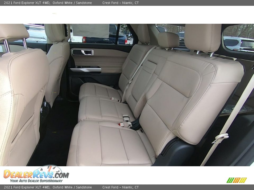 2021 Ford Explorer XLT 4WD Oxford White / Sandstone Photo #18