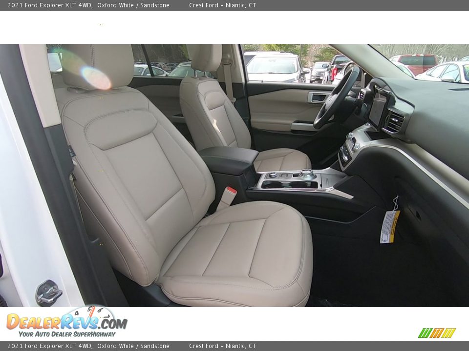 2021 Ford Explorer XLT 4WD Oxford White / Sandstone Photo #25