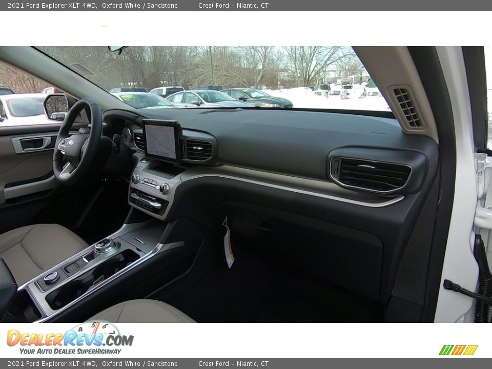 2021 Ford Explorer XLT 4WD Oxford White / Sandstone Photo #26