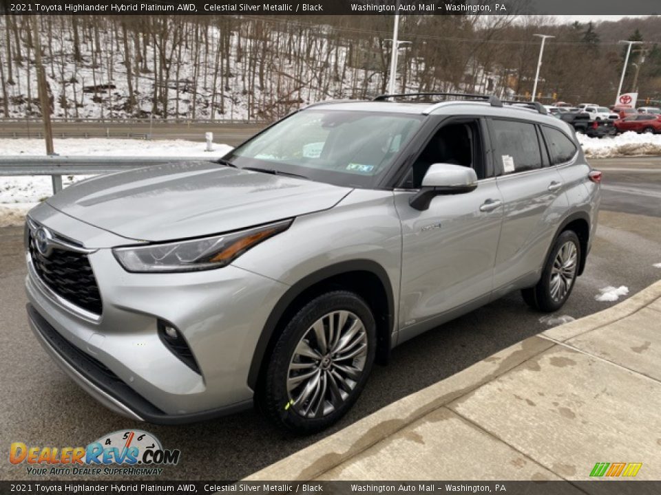 Front 3/4 View of 2021 Toyota Highlander Hybrid Platinum AWD Photo #14